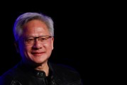 起卦问事英伟达黄仁勋：编程人工智能如今就像训练一个人
