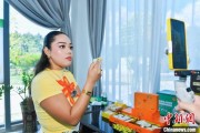 起卦问事泰国主播品三亚榴莲：“尝到了家乡味”